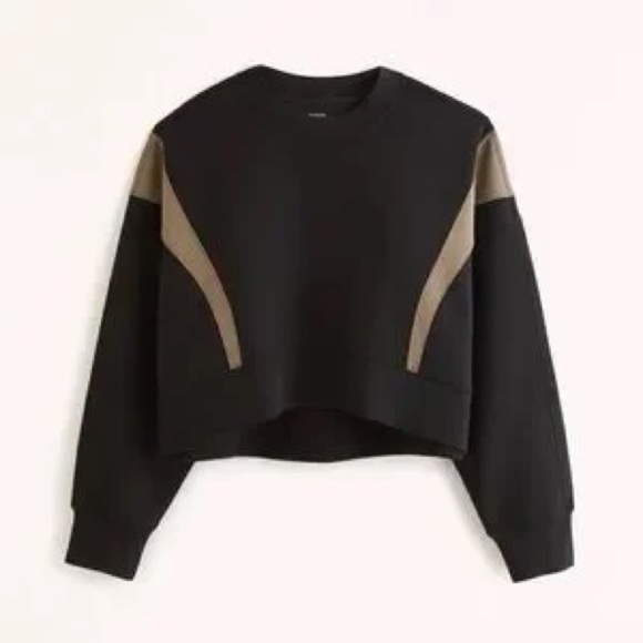 Abercrombie & Fitch YPB NeoKnit Mini Crew in Black - Picture 3 of 6